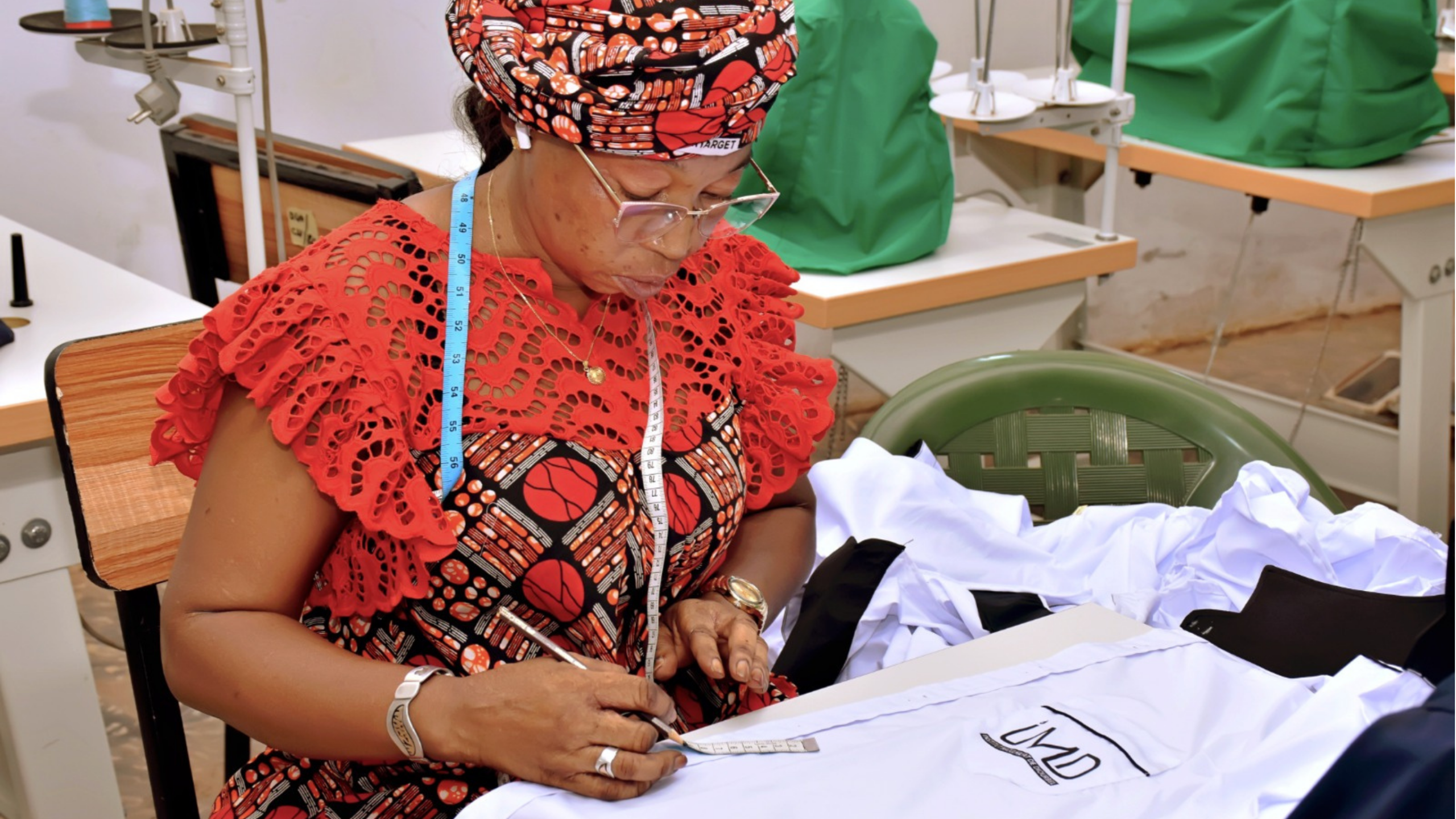 Es entstehen 2300 Schuluniformen