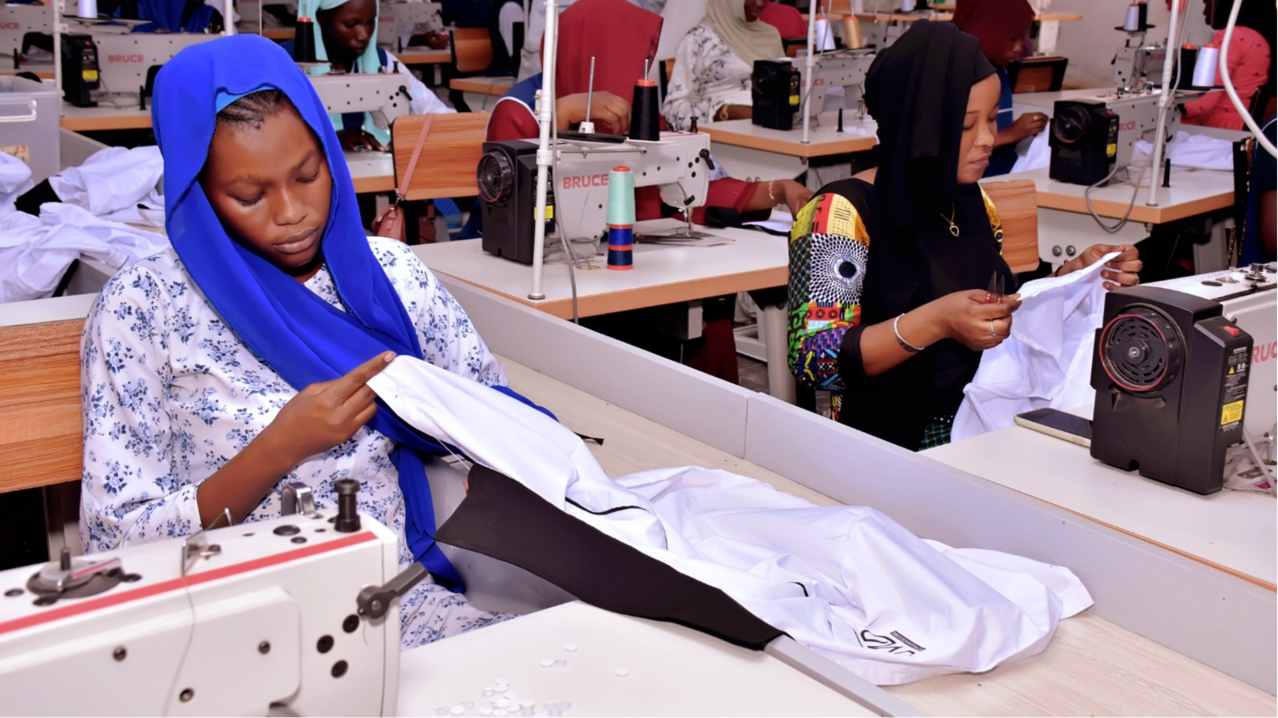 Es entstehen 2300 Schuluniformen